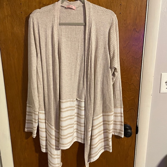 1XL Two-Tone Cardigan - Picture 12 of 15